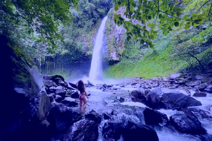 Nora, 28 — Escort in La Fortuna, Costa Rica