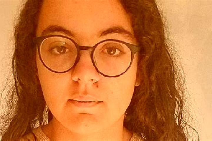 Nora, 28 — Escort in Louvigne-du-Desert, France
