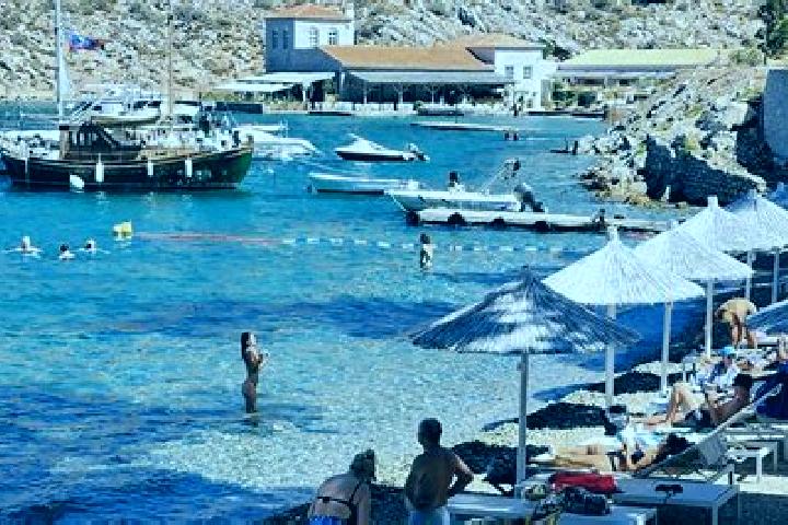 Nora, 29 — Escort in Mandraki, Greece