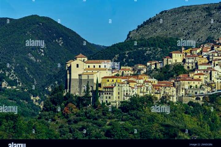 Nora, 29 — Escort in Santa-Maria-Poggio, France