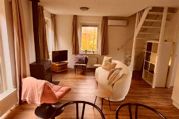Nora, 29 — Escort in Sint Nicolaasga, Netherlands