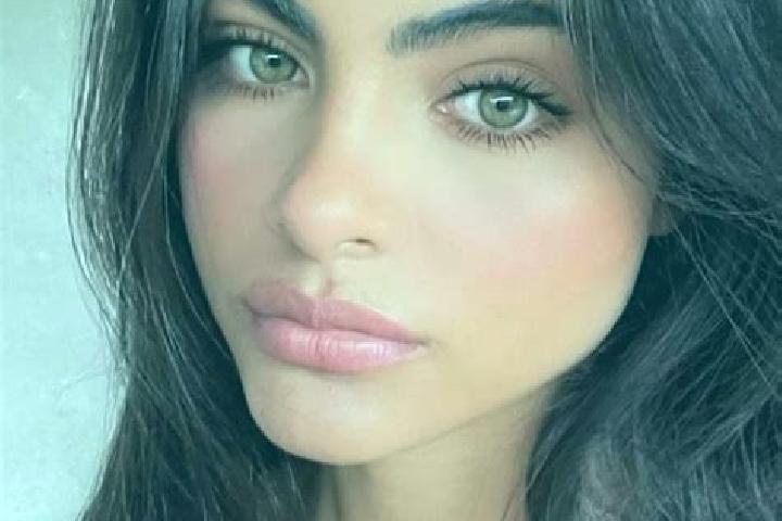 Nora, 30, a auburn hazel-eyed middle eastern companion based in Cannonvale. Offering CIM, Deep French Kissing, Party Girl, Domination. Available for incall a...