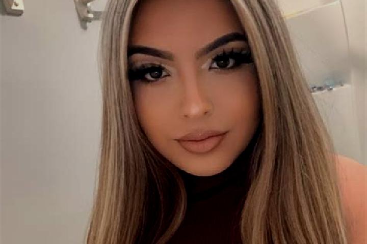 Nora, 30, a blonde brown-eyed latina companion based in Gehofen. Offering Girlfriend Experience, Roleplay, Party Girl, Couples. Available for incall and outc...