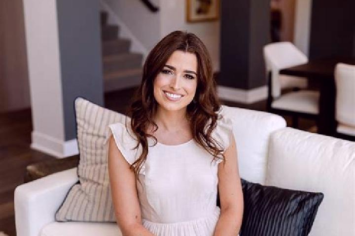 Nora, 30 — Escort in Mahtomedi, United States