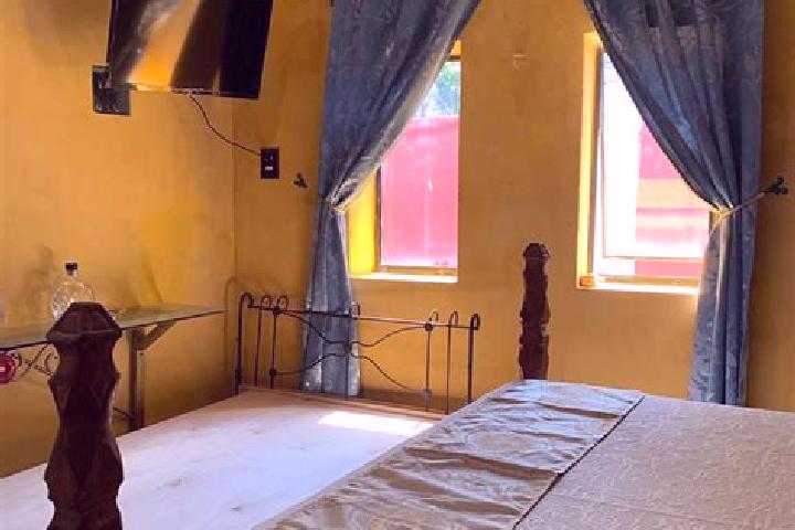 Nora, 30 — Escort in Tihosuco, Mexico