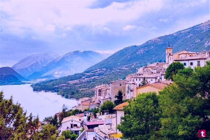 Nora, 30 — Escort in Villetta Barrea, Italy