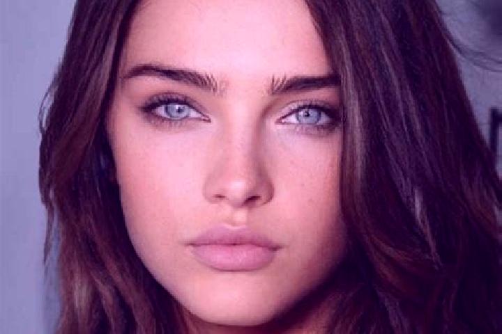 Nora, 31, a brunette amber-eyed mixed companion based in Ciruena. Offering 69, Couples, CIM. Available for incall and outcall, day and evening dates.
