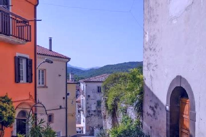 Nora, 31 — Escort in Carpinone, Italy