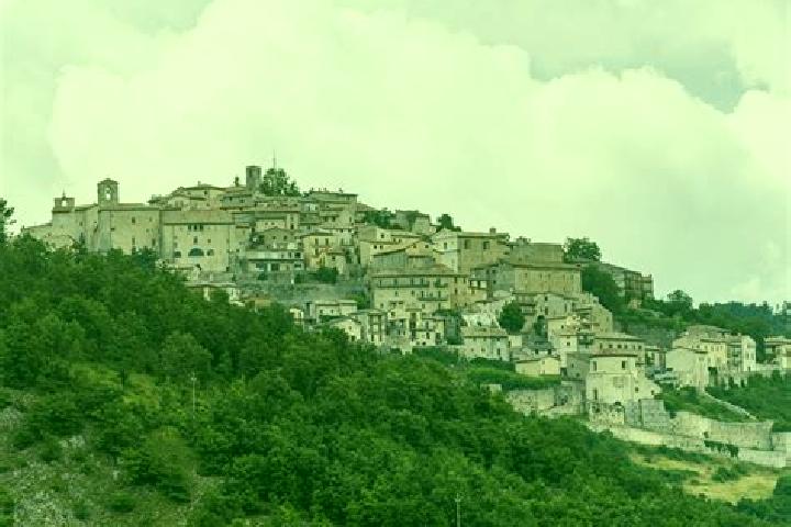 Nora, 31 — Escort in Monteleone di Spoleto, Italy
