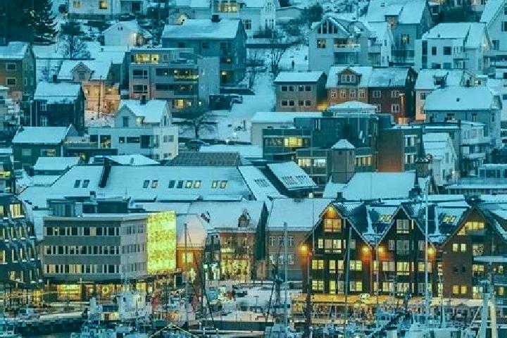 Nora, 31 — Escort in Spetalen, Norway