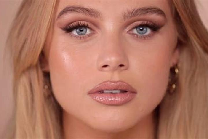 Nora, 32, a platinum blonde blue-eyed caucasian companion based in Vegadeo. Offering Couples, CIM, Deep French Kissing, Massage. Available for incall and out...