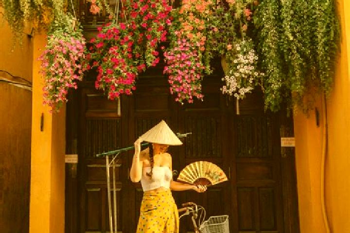 Nora, 32 — Escort in Cau Go, Vietnam