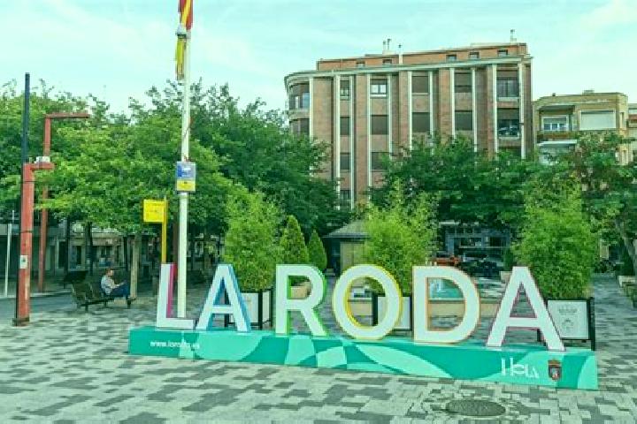 Nora, 32 — Escort in La Roda, Spain