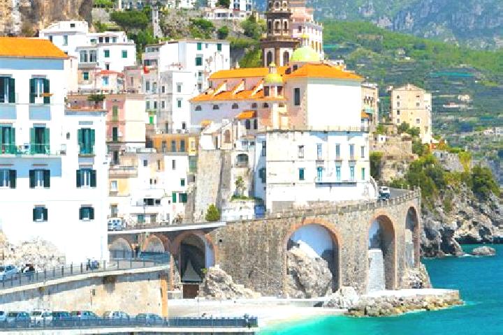 Nora, 32 — Escort in Traversella, Italy