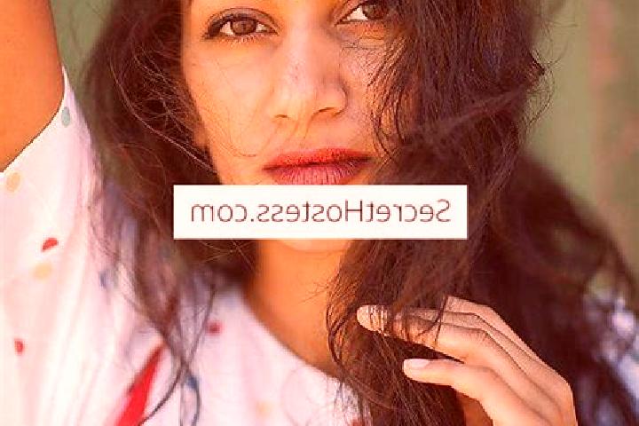 Nora, 33, a red grey-eyed indian companion based in Taxiarches. Offering Roleplay, Erotic Massage, Deep French Kissing, BDSM. Available for incall and outcal...