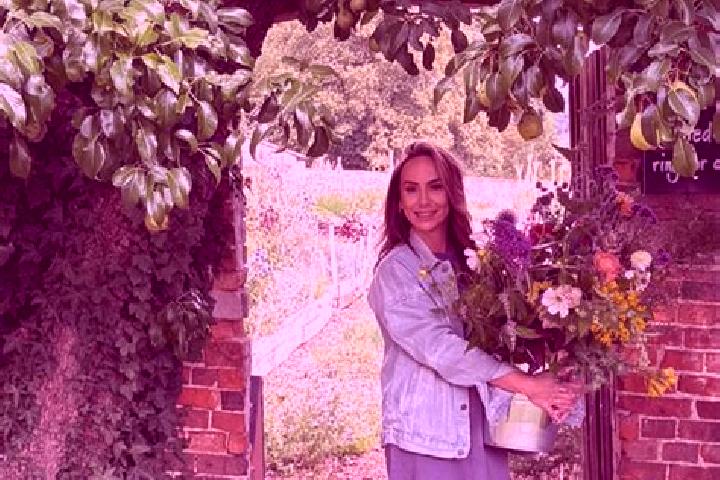 Nora, 33 — Escort in Ampthill, United Kingdom