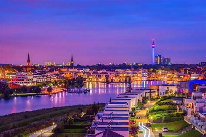 Nora, 33 — Escort in Dortmund, Germany