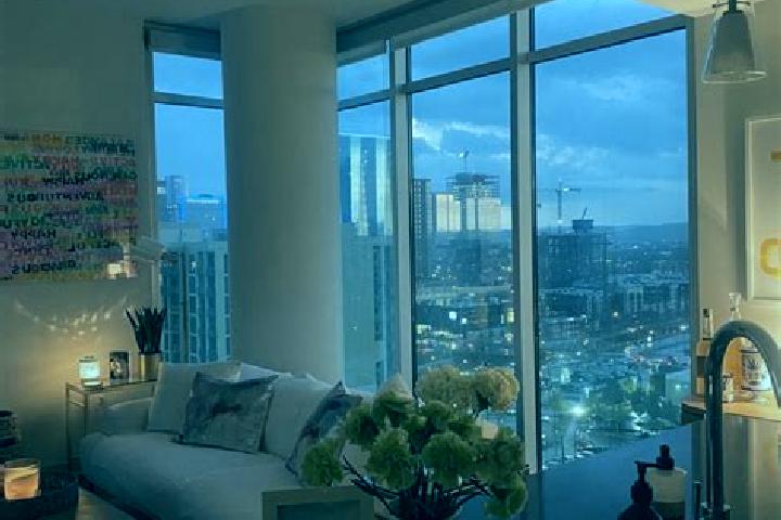 Nora, 33 — Escort in Montreal-Nord, Canada