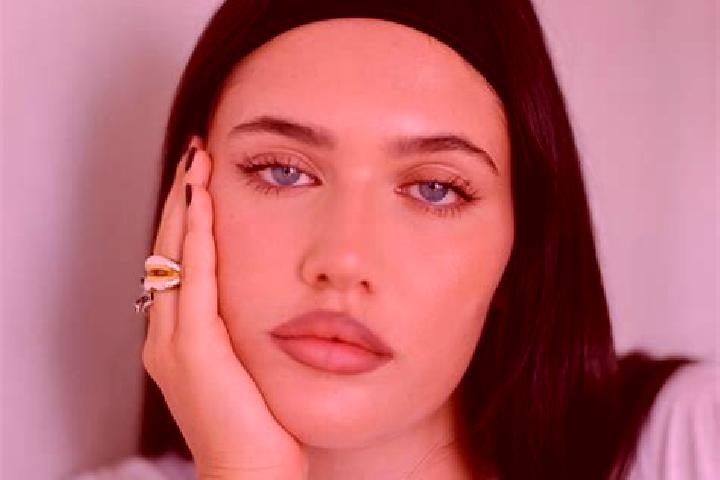 Nora, 33 — Escort in Sienno, Poland