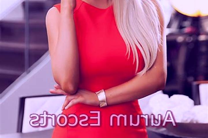 Nora, 34, a blonde amber-eyed caribbean companion based in Busingen. Offering 69, Roleplay, Party Girl. Available for incall and outcall, day and evening dates.