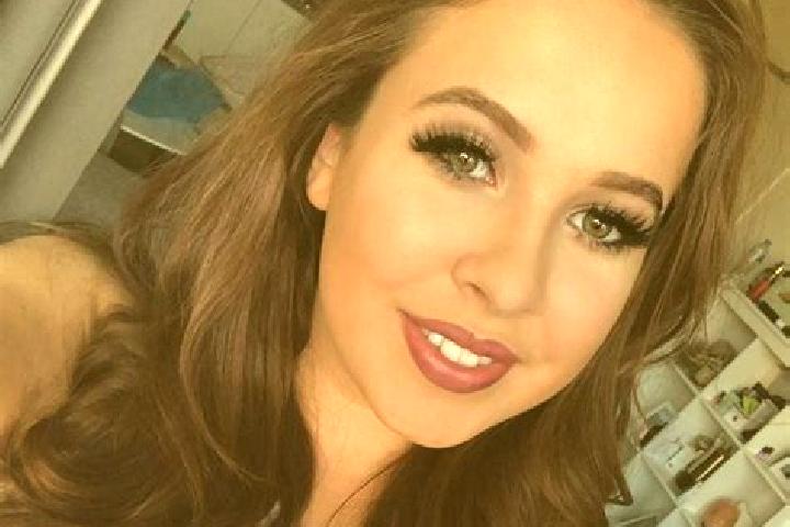 Nora, 34, a red dark-eyed mixed companion based in Jerez de Garcia Salinas. Offering Domination, A-Level, Duos. Available for incall and outcall, day and eve...