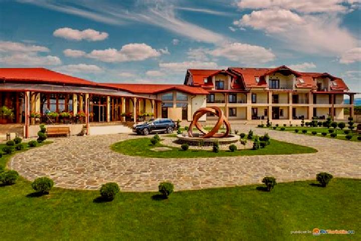 Nora, 34 — Escort in Negresti-Oas, Romania