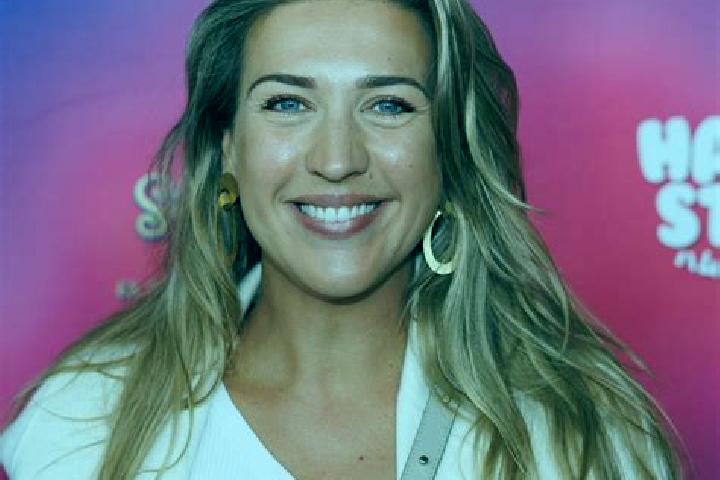Nora, 34 — Escort in Op Buuren, Netherlands