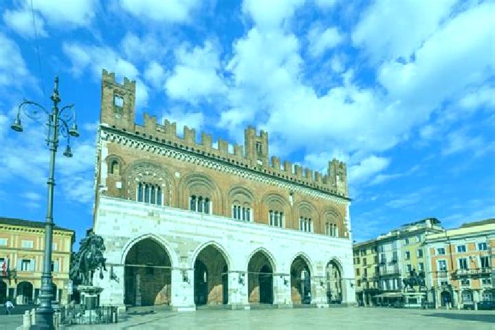 Nora, 34 — Escort in Poggio Picenze, Italy