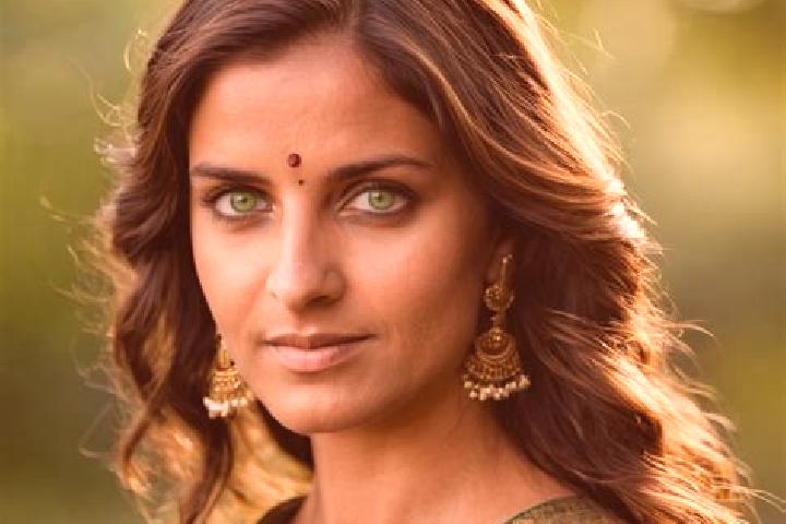Nora, 35, a brunette green-eyed indian companion based in Bee Cave. Offering Couples, Fetish, Party Girl. Available for incall and outcall, day and evening d...