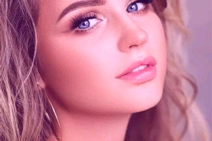 Nora, 35, a dark blonde blue-eyed mediterranean companion based in Cimoyan. Offering Domination, Fetish, Duos, Massage. Available for incall and outcall, day...