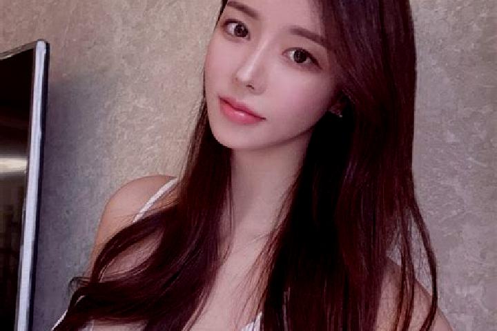 Nora, 35 — Escort in Hong, Denmark