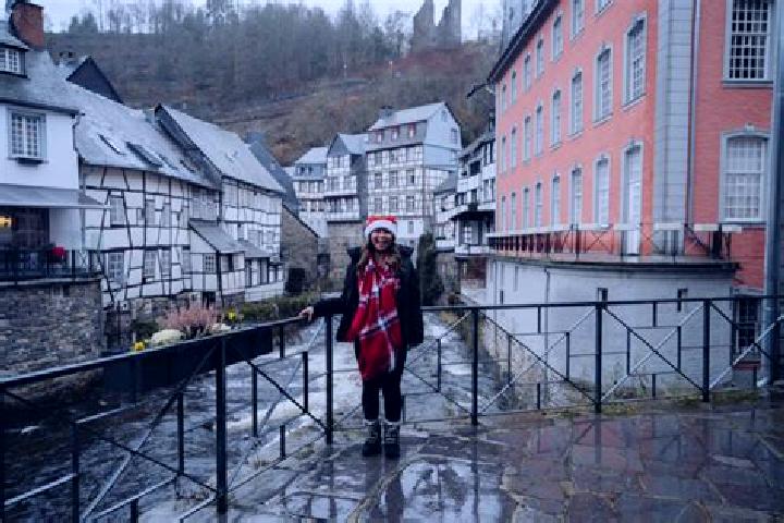 Nora, 35 — Escort in Monschau, Germany