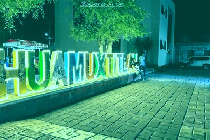 Nora, 35 — Escort in Tlalixtaquilla, Mexico