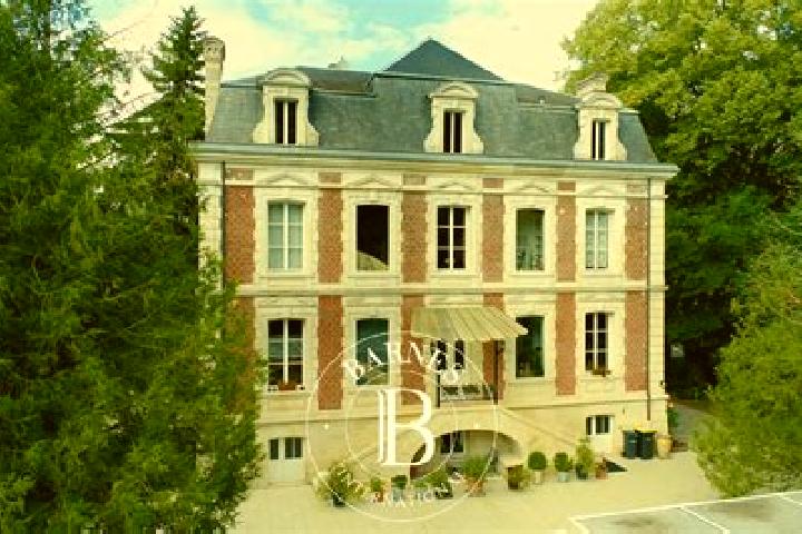 Nora, 36 — Escort in Campagne, France