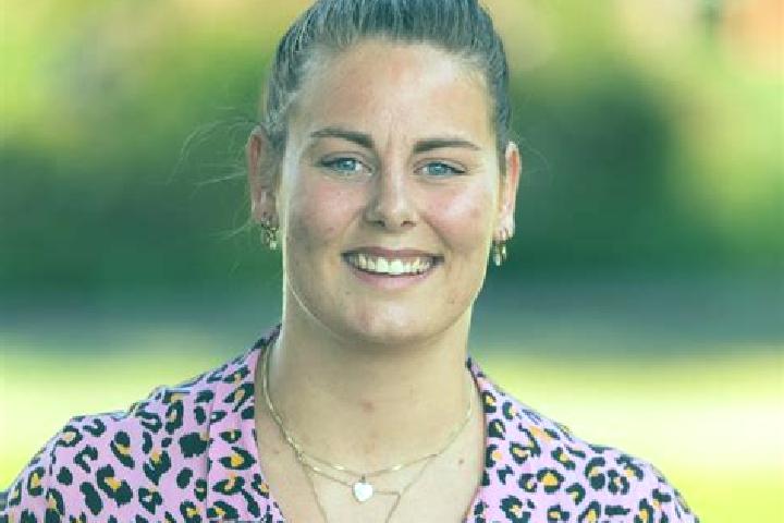 Nora, 36 — Escort in De Greiden, Netherlands