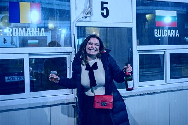 Nora, 36 — Escort in Persani, Romania