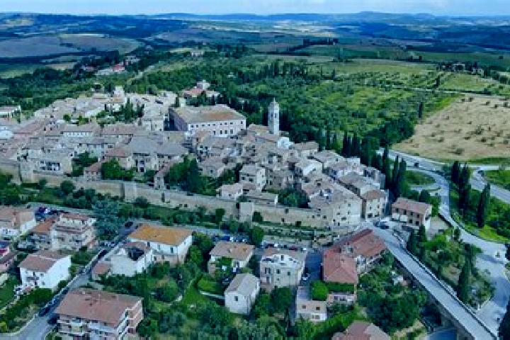 Nora, 36 — Escort in San Quirico in Collina, Italy