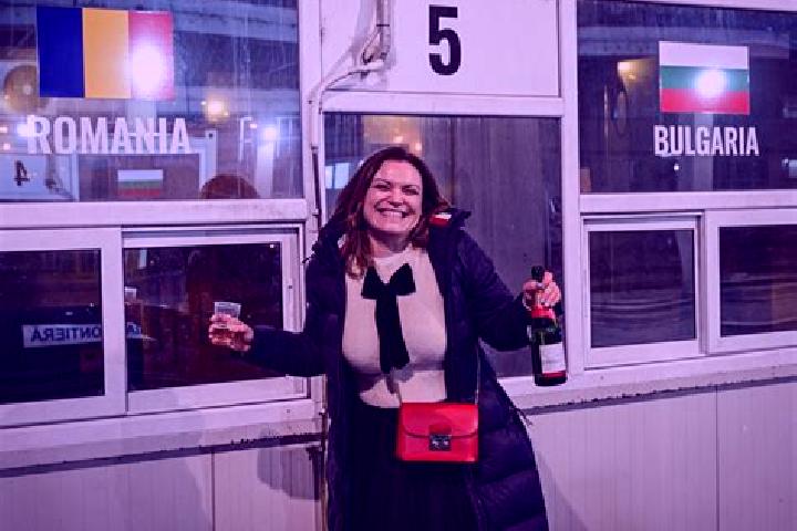 Nora, 36 — Escort in Stalpeni, Romania