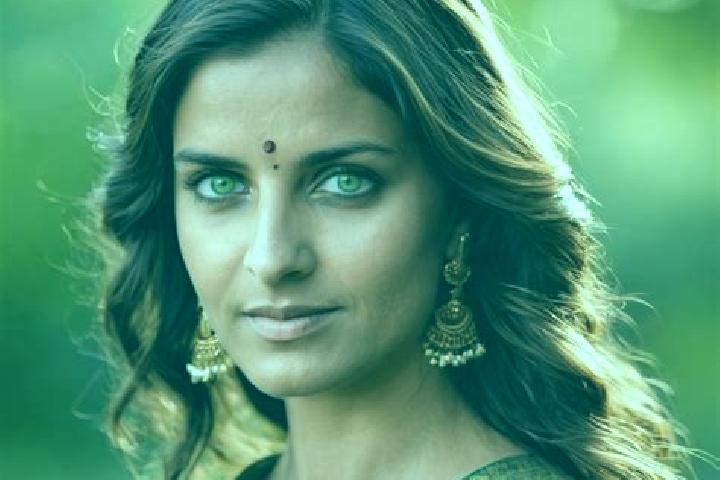 Nora, 37, a red green-eyed indian companion based in Jardin Exotique. Offering Dinner Date, Fetish, Couples, OWO. Available for incall and outcall, overnight...