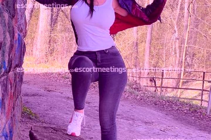 Nora, 37 — Escort in Centres, France