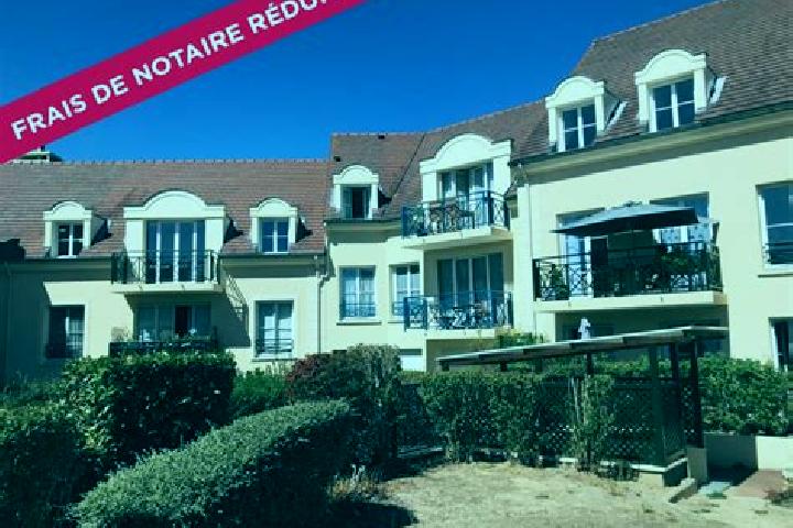 Nora, 37 — Escort in Le Chesnay, France