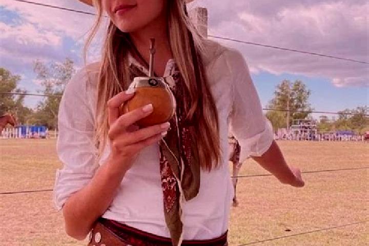 Nora, 37 — Escort in Vaqueros, Argentina