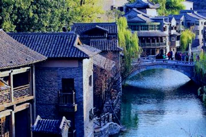 Nora, 38 — Escort in Gubei, China