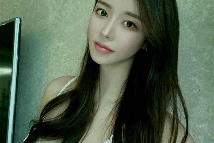 Nora, 38 — Escort in Niujiang, China