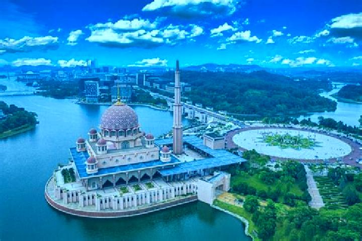 Nora, 38 — Escort in Putrajaya, Malaysia