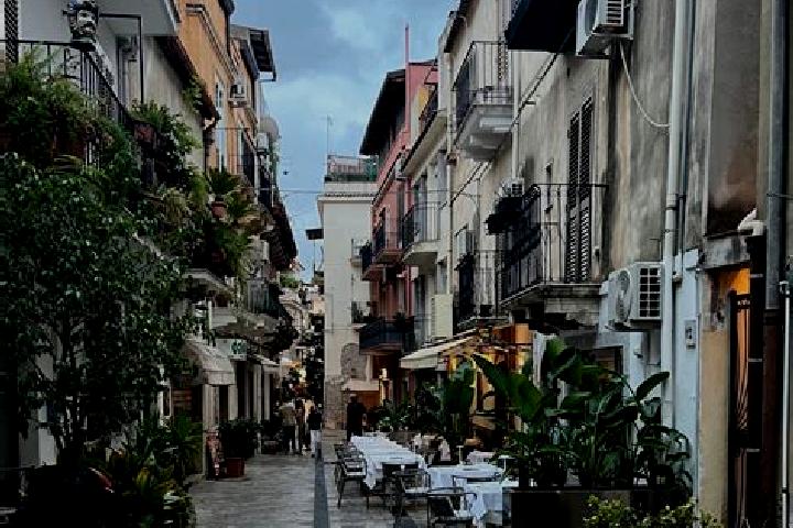 Nora, 39 — Escort in Caronia, Italy