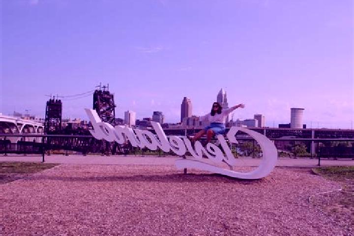 Nora, 39 — Escort in Cleveland, Canada