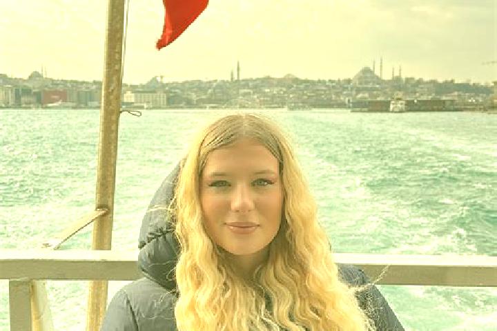 Nora, 39 — Escort in Kiel, United States