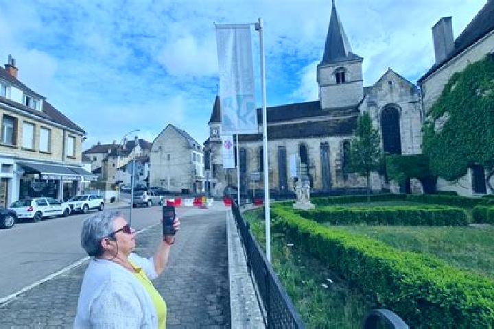 Nova, 20 — Escort in Chatillon-sur-Seiche, France