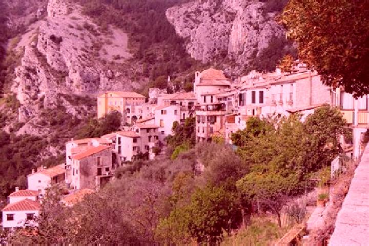 Nova, 20 — Escort in Peille, France